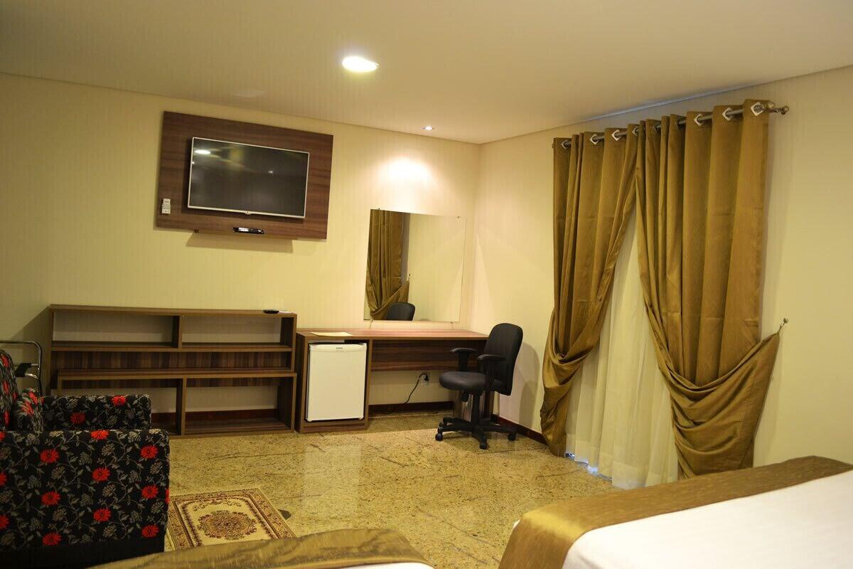 Colonial Plaza Hotel Pindamonhangaba Buitenkant foto